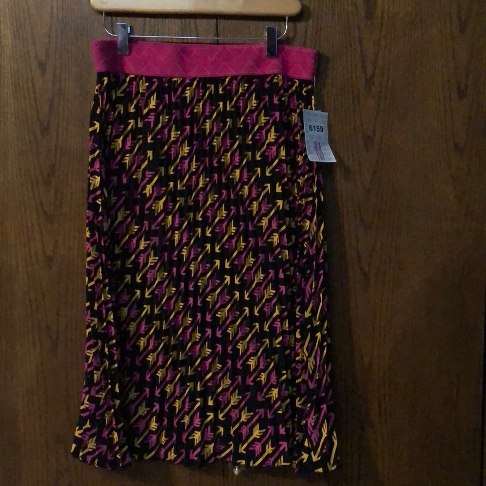 NWT Arrow design skirt